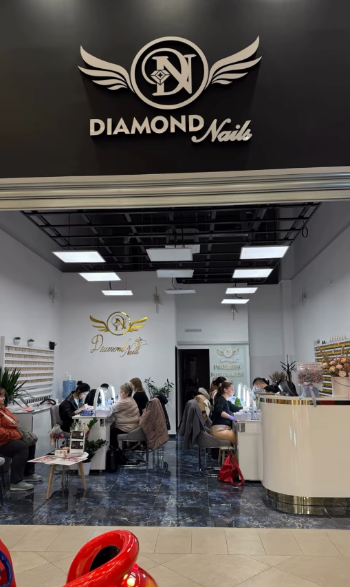 Interiér studia Diamond Nails v OC Forum Pardubice