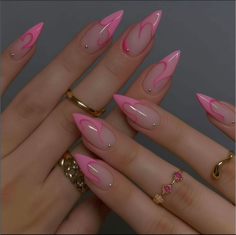 Nail art — růžový french s ornamenty